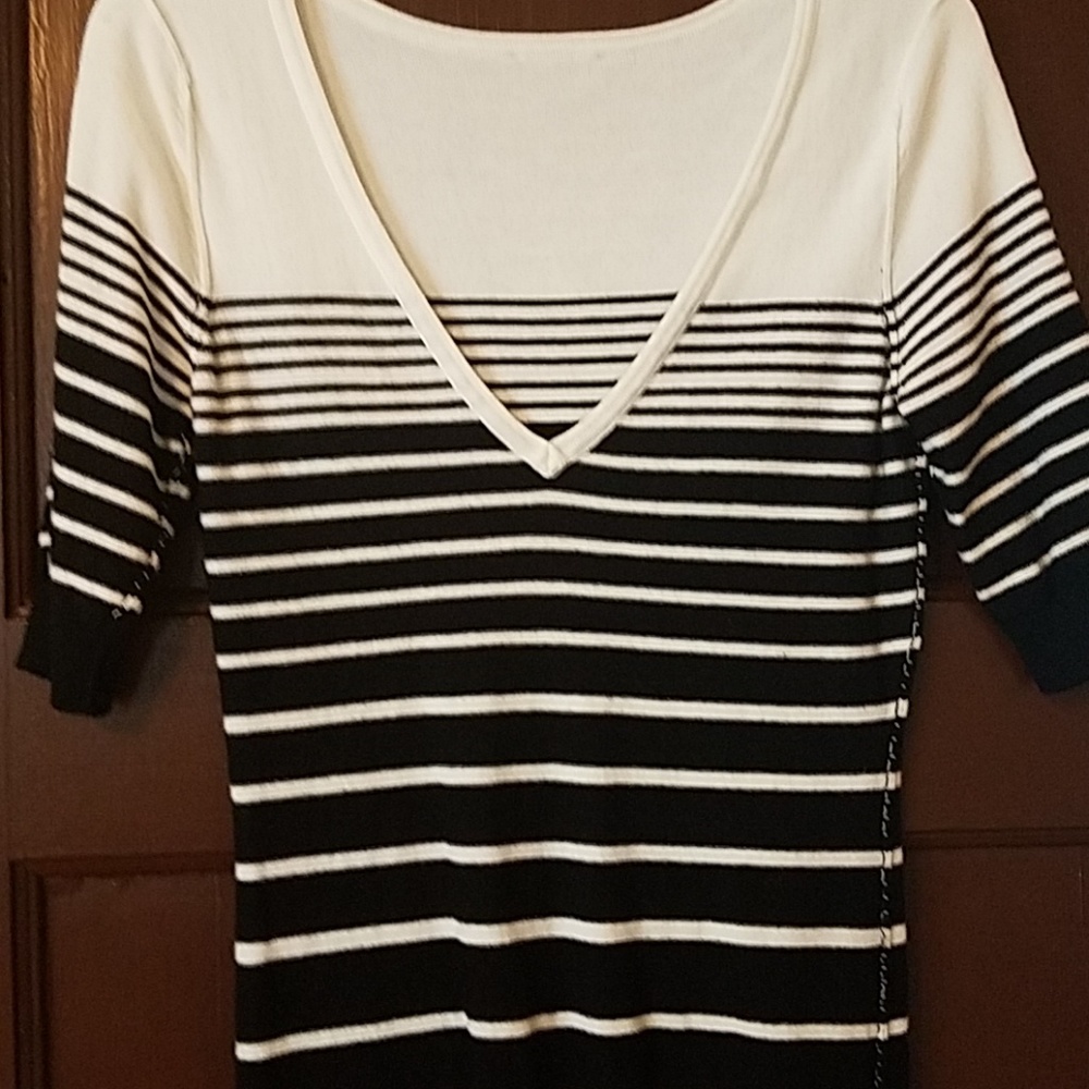 Short sleeve sweater